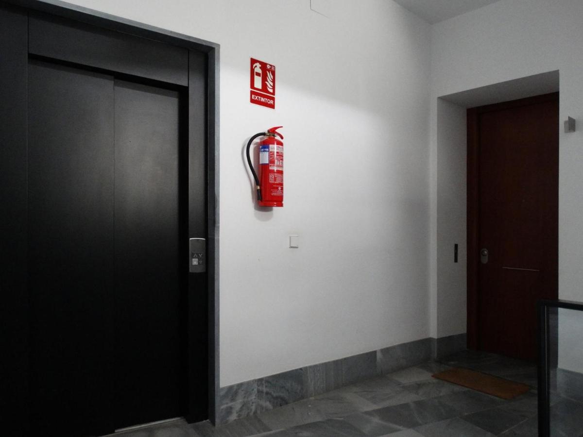 Ry Aparcamiento Incluido Junto A Catedral Ideal Parejas Seville Luaran gambar