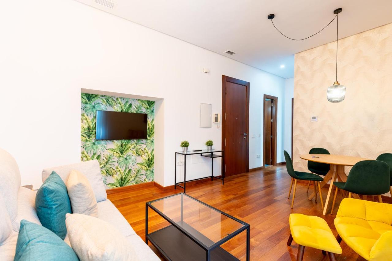 Ry Aparcamiento Incluido Junto A Catedral Ideal Parejas Seville Luaran gambar