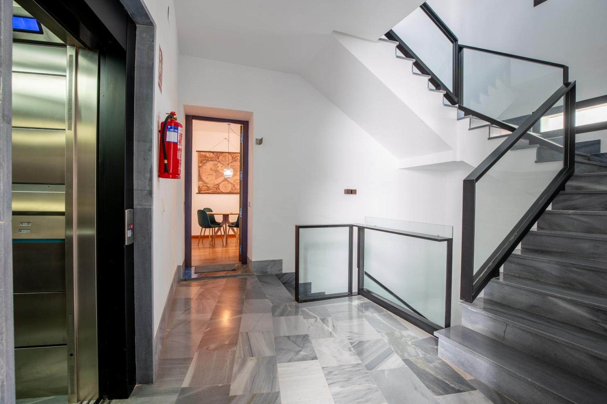 Ry Aparcamiento Incluido Junto A Catedral Ideal Parejas Seville Luaran gambar